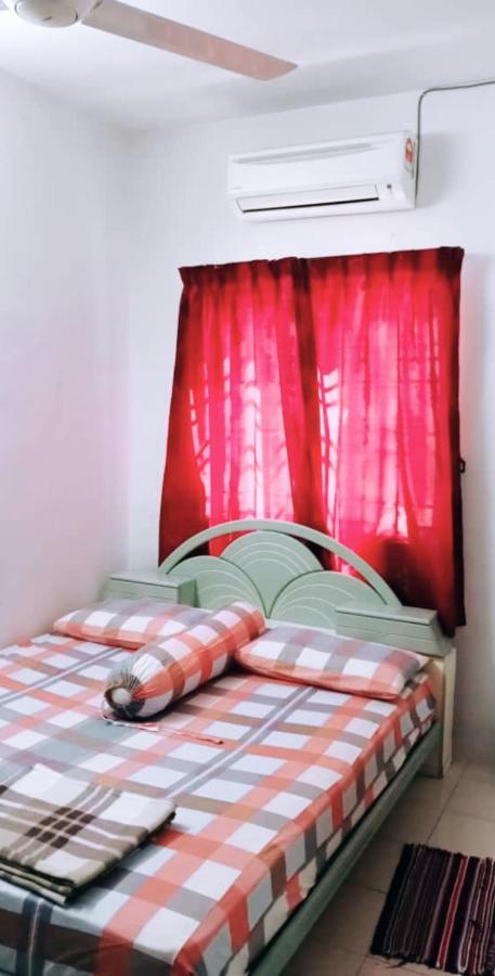 Homestay Mama Razzin Kuala Kangsar Exterior photo