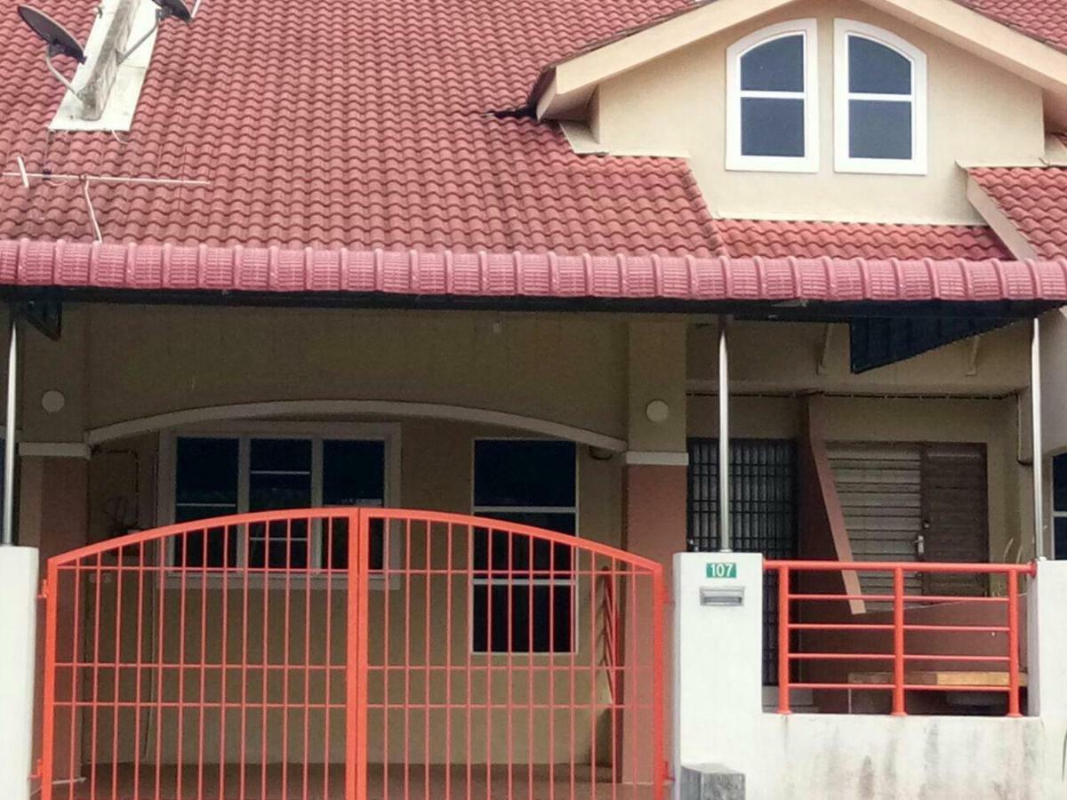 Homestay Mama Razzin Kuala Kangsar Exterior photo